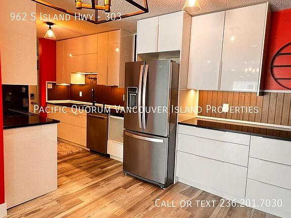 3rd image of 962 Island Hwy S #303