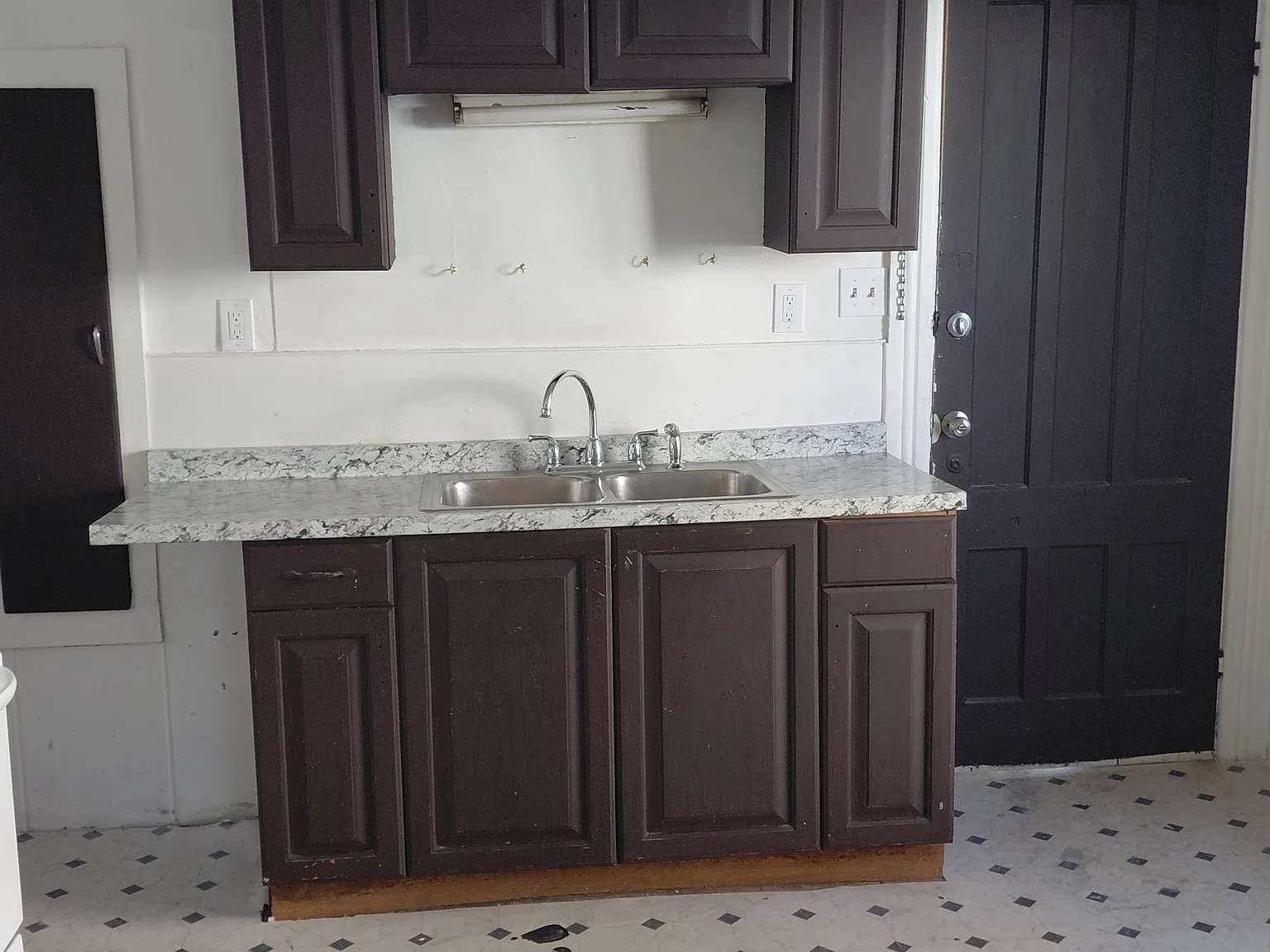 2 bed, 800 sqft, $950 — Photo 1