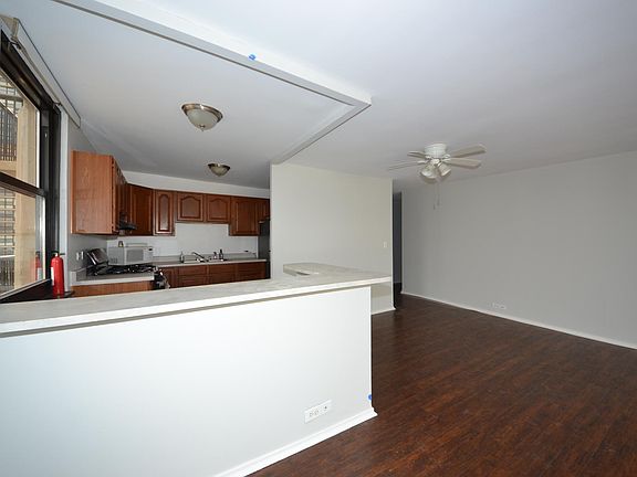 5th image of 2605 S Indiana Ave Unit 1405
