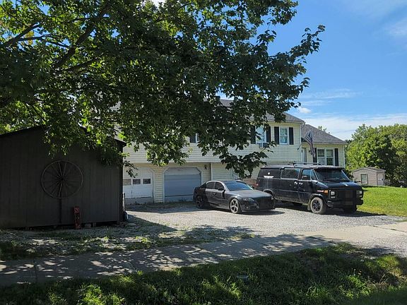 3rd image of 7 Hunting Ridge Ln