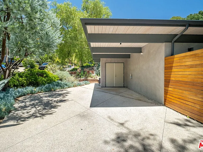 8967 Wonderland Park Ave — Photo 36