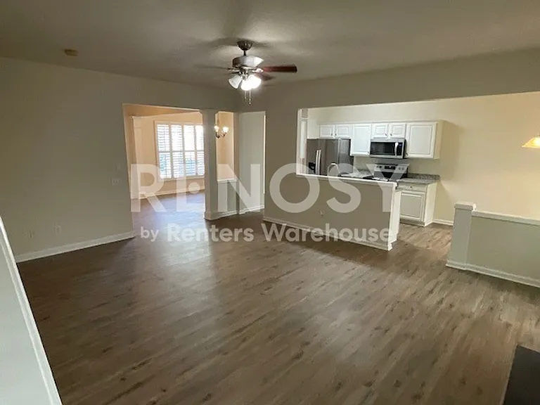 11715 Harsworth Ln — Photo 10