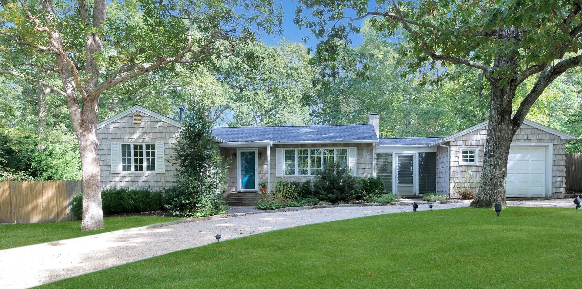 32 Bay View Rd in Southampton Out East