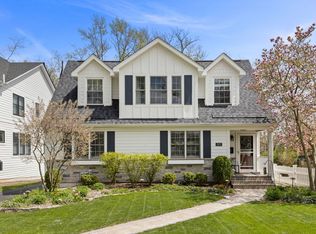 377 Grandview Ave, Glen Ellyn, IL 60137