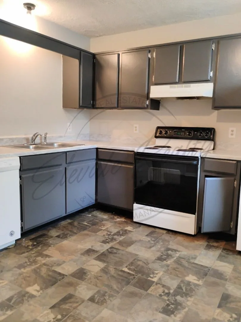 First Month Free: Beautiful 2-Bedroom Duplex Near Trinity Hills Northeast Nashville — Photo 2