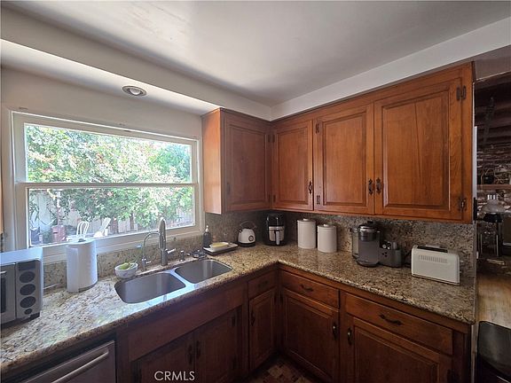 5th image of 513 W Madison Ave