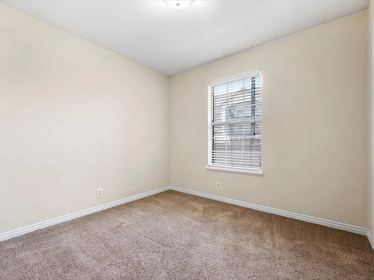 915 N 500 W #16 — Photo 7