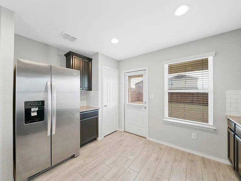 12042 Silver Lgt — Photo 11