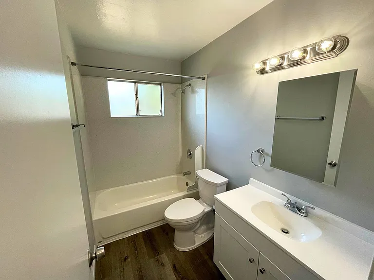 Lincoln Courtyards at 531 Glendora Avenue — Photo 19