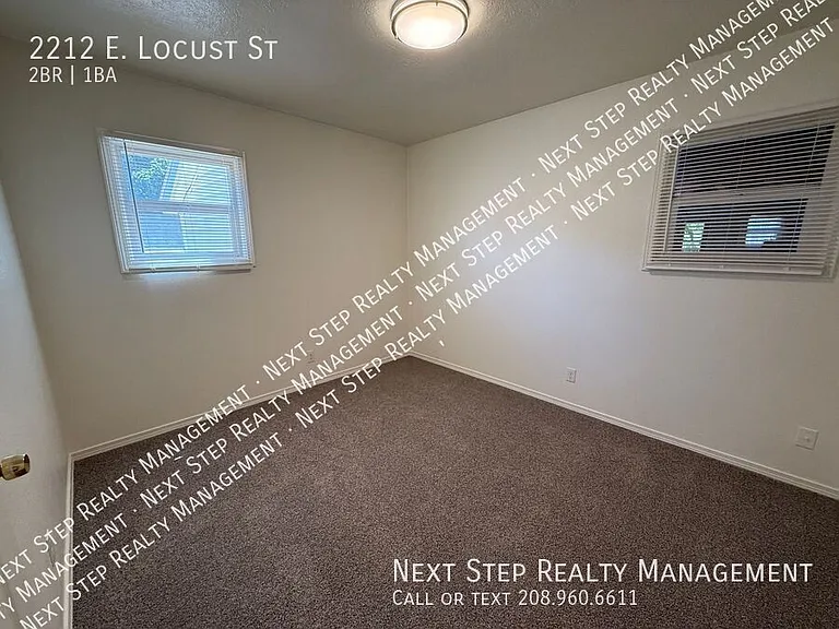 2212 E Locust St — Photo 9