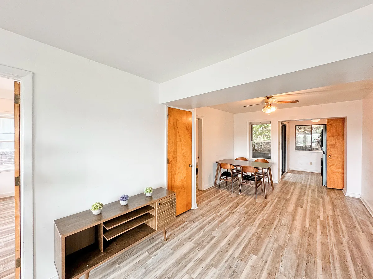 Building Photo - 5737 Hobart St #3