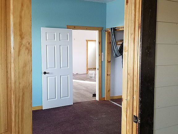 3rd image of 16 Wexford Ln