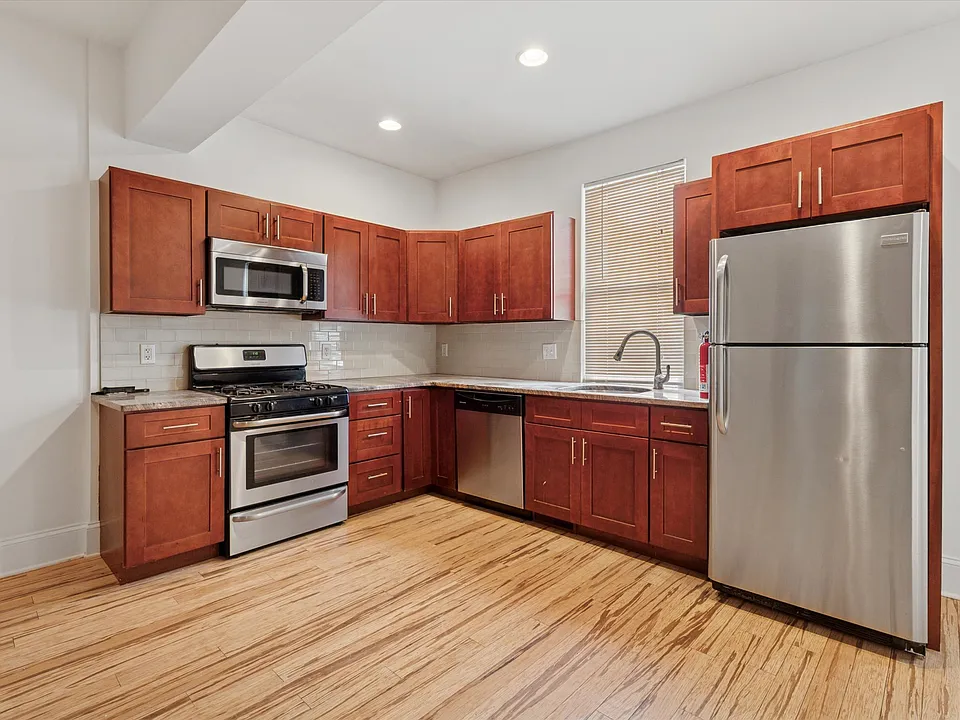 448 Roxborough Ave #1