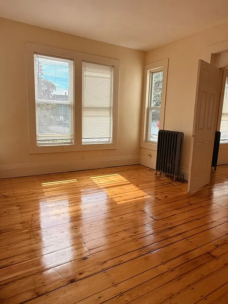 3 bed, 1200 sqft, $3,200 — Photo 4