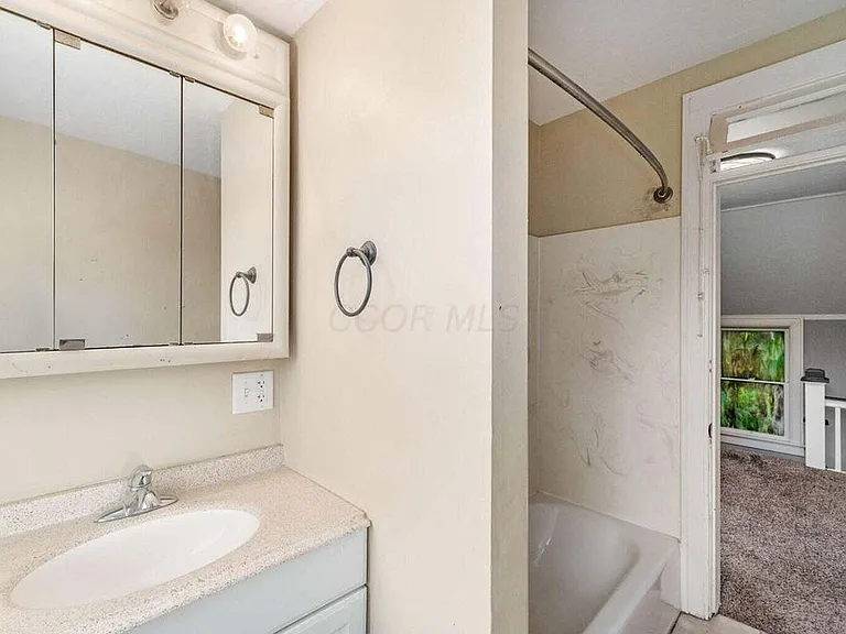 2339 Summit St — Photo 41