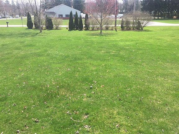 4th image of 1071 Woodmont Dr