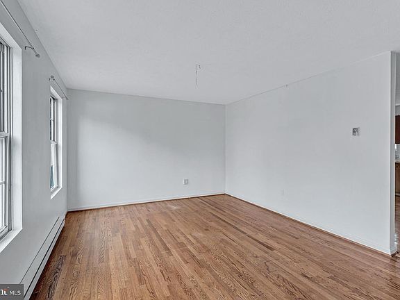 3rd image of 210 Brunswick Rd