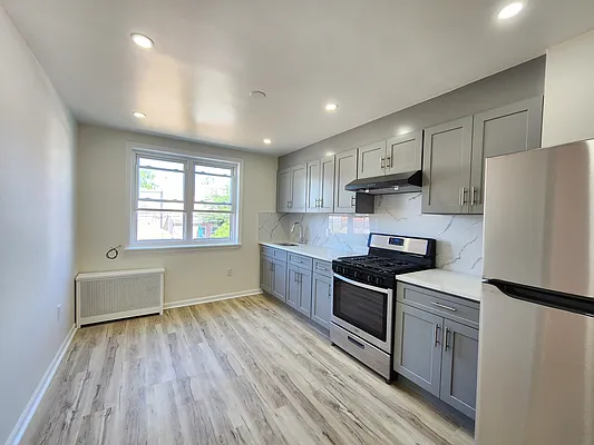 Rented by Astoria Realty | media 2