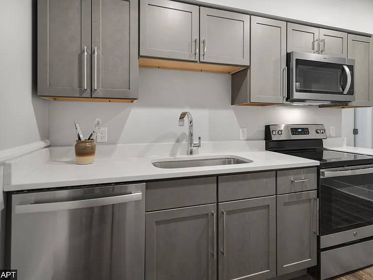 711 E Seneca St — Photo 52