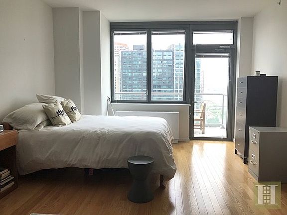 4th image of 4610 Center Blvd APT 2208