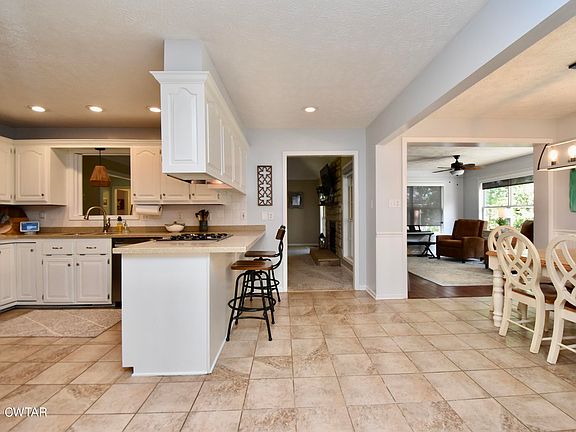 5th image of 24 McIntosh Dr