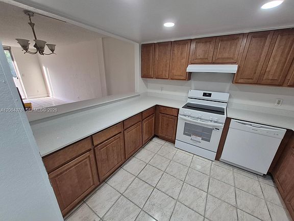 4th image of 1750 W 46th St APT 331