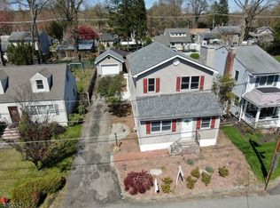 22 Riekens Trl, Denville, NJ 07834