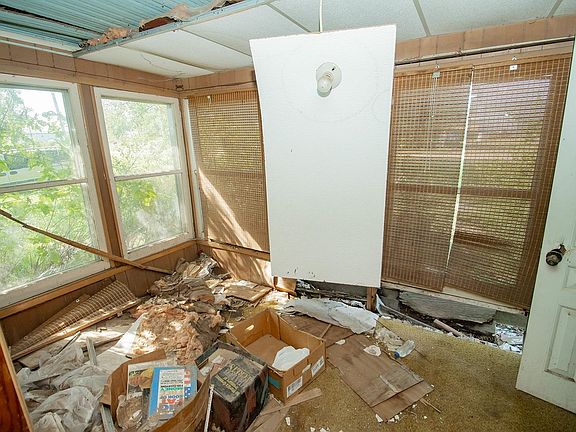 4th image of 107 Kingman Ave