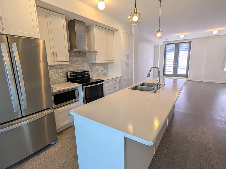20 Clarington Blvd — Photo 4