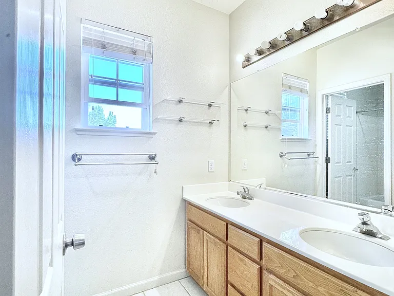1207 Silverton Way — Photo 17