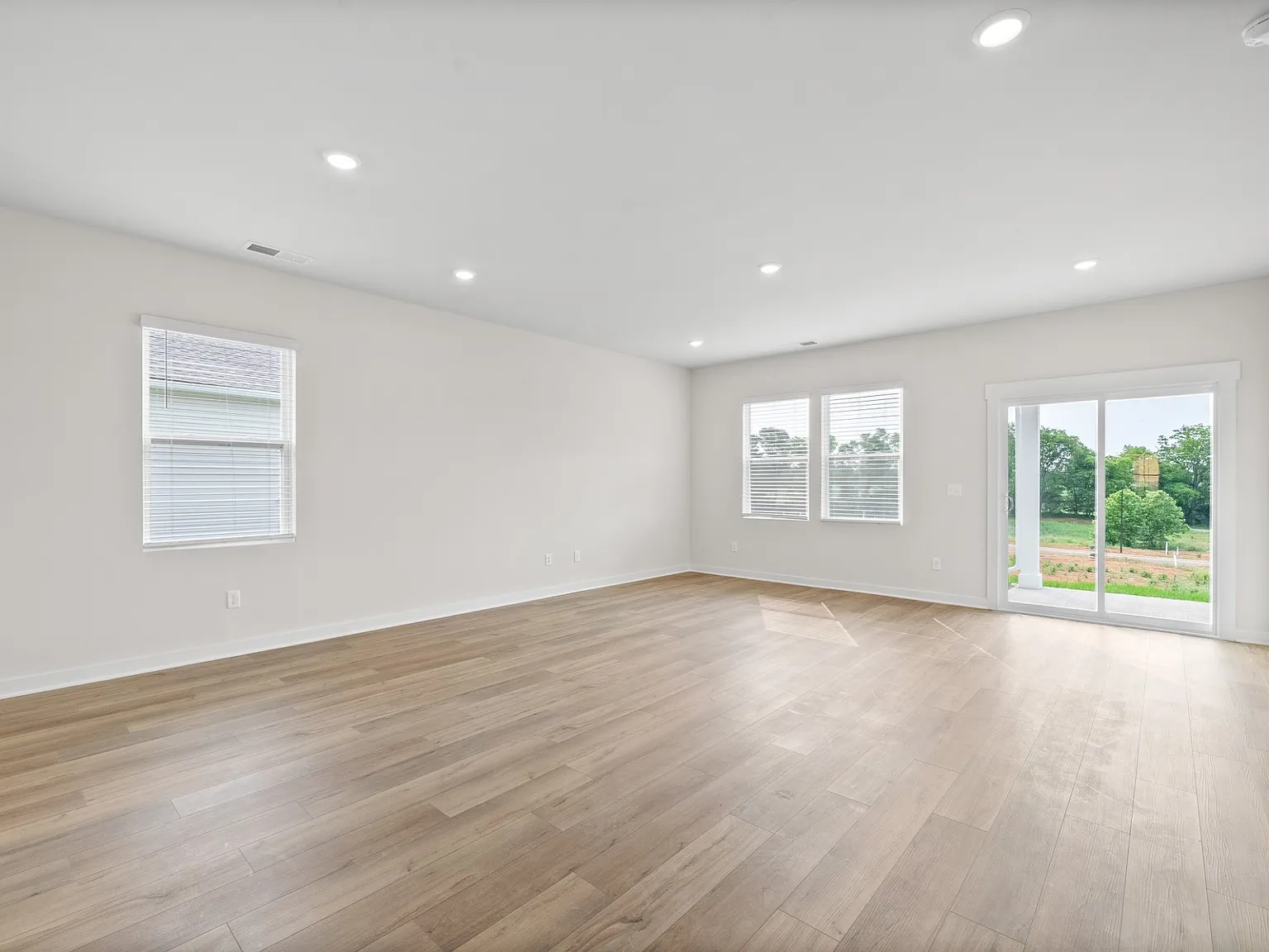 3 bed, 2.0 bath, 1673 sqft, $2,100 — Photo 4