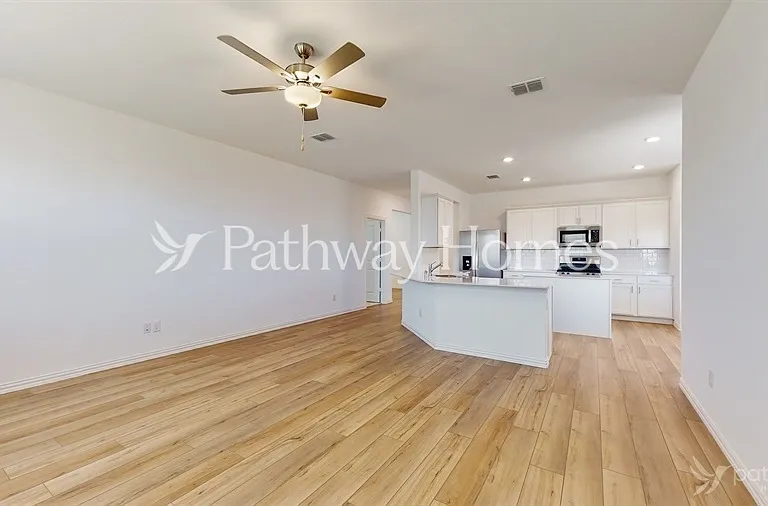 929 Rusty Spur Ln — Photo 3