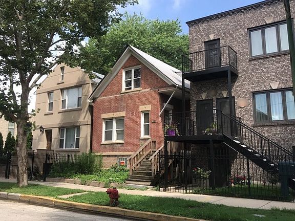 2nd image of 2028 W Erie St