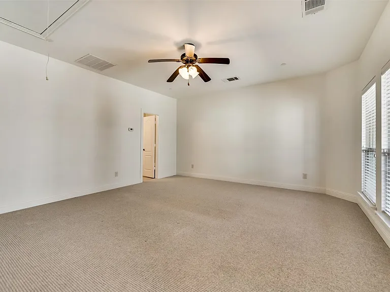 5745 Headquarters Dr — Photo 6