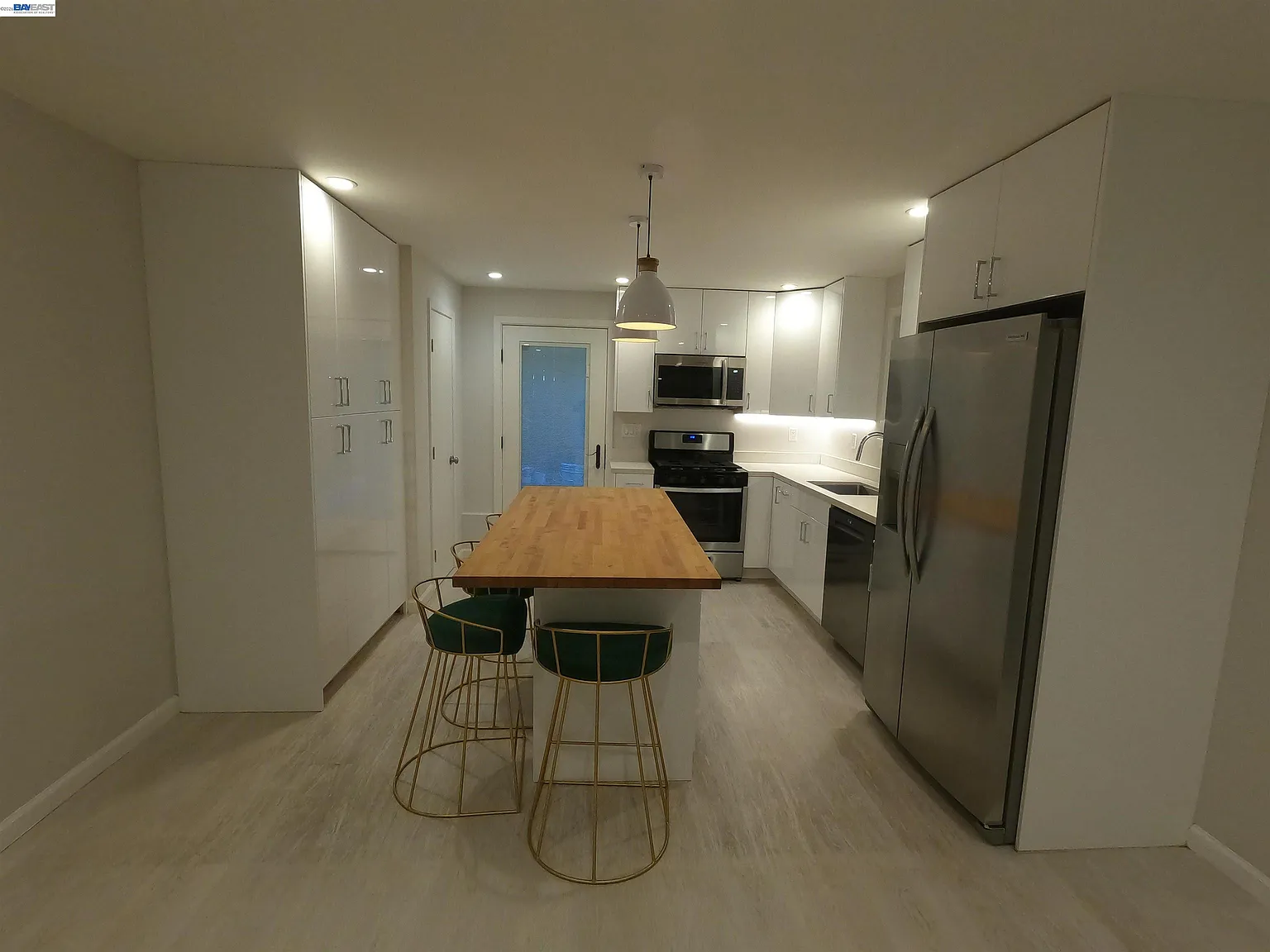 2 bed, 850 sqft, $4,600 — Photo 4