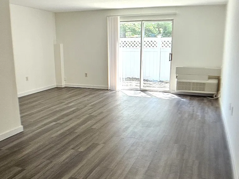 4 Village Rock Ln #4 — Photo 6