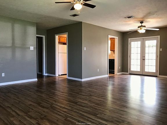 2nd image of 824 Azalea Ct