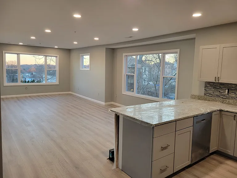 14 Clarendon St #1 — Photo 11