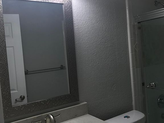 4th image of 303 Lone Oak Cir