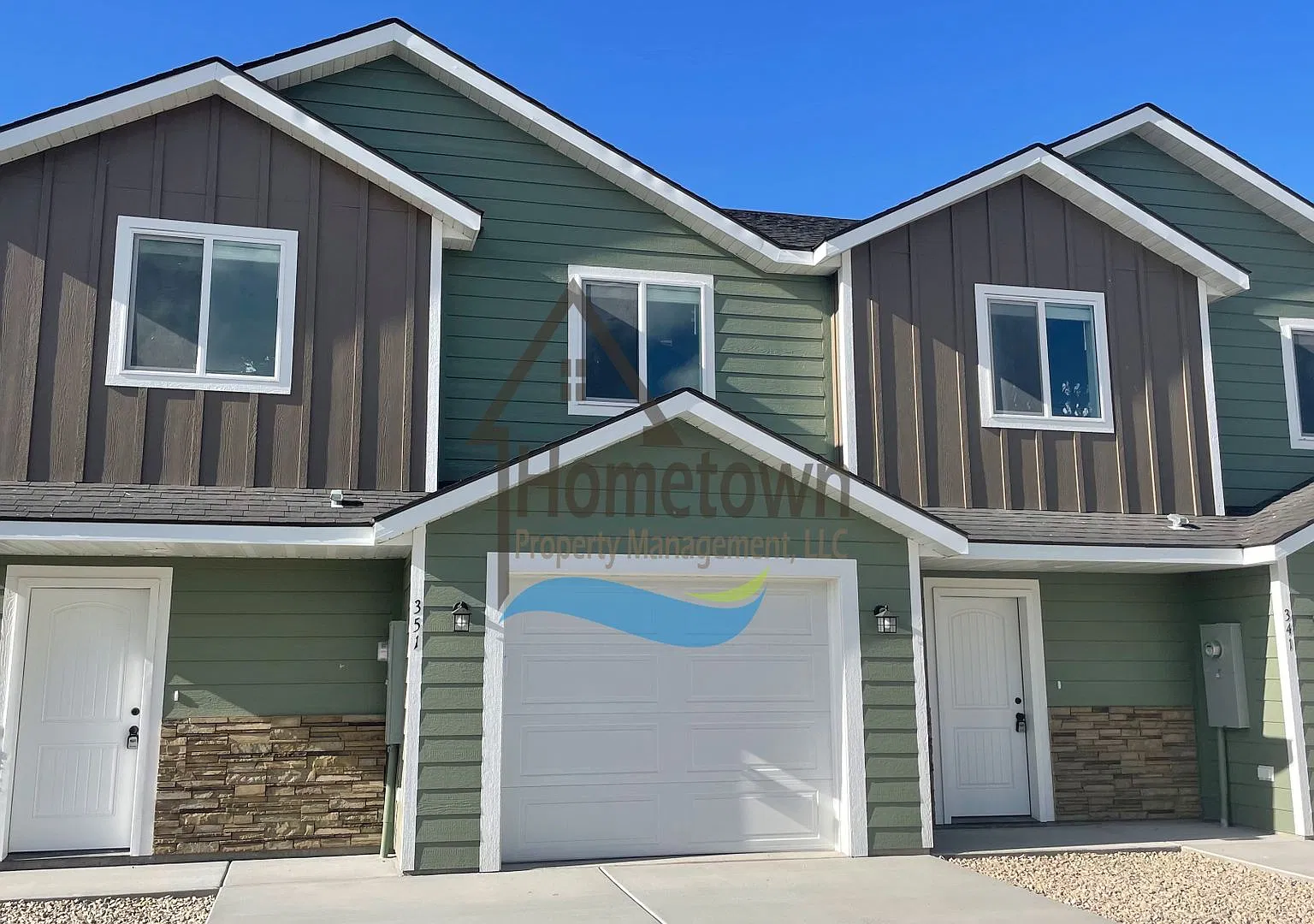 Luxury 3 Bed 2.5 Bath Townhome in Burley! — Photo 1