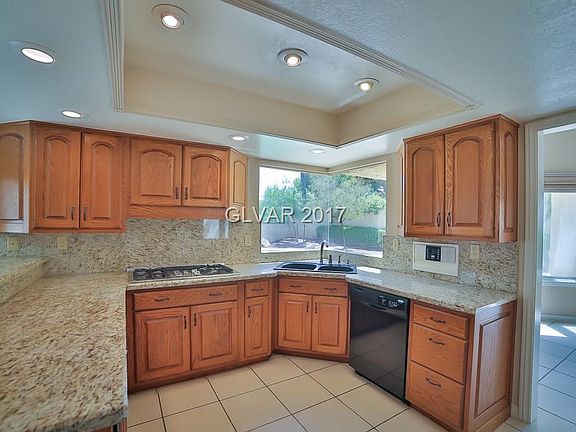 3rd image of 4933 Mission Bay Dr