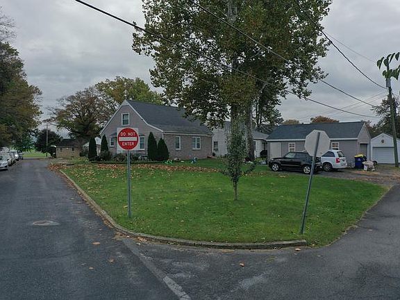 3rd image of 1 Parkview Dr
