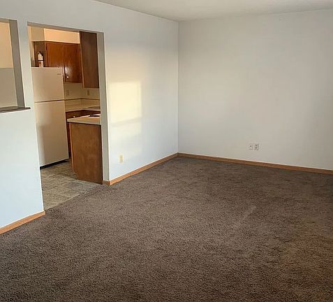 4th image of 1040 Plaza Ct N #12