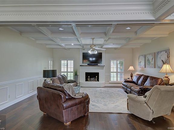 4th image of 205 Parklane Dr