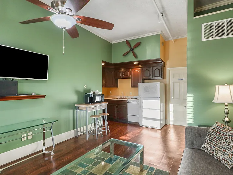 1370 S Main St #2E — Photo 7