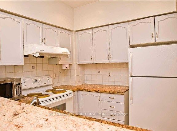 2nd image of 21 Saint Moritz Way #12
