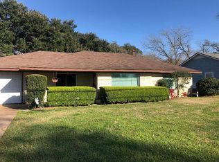 823 N Meyer St, Sealy, TX 77474