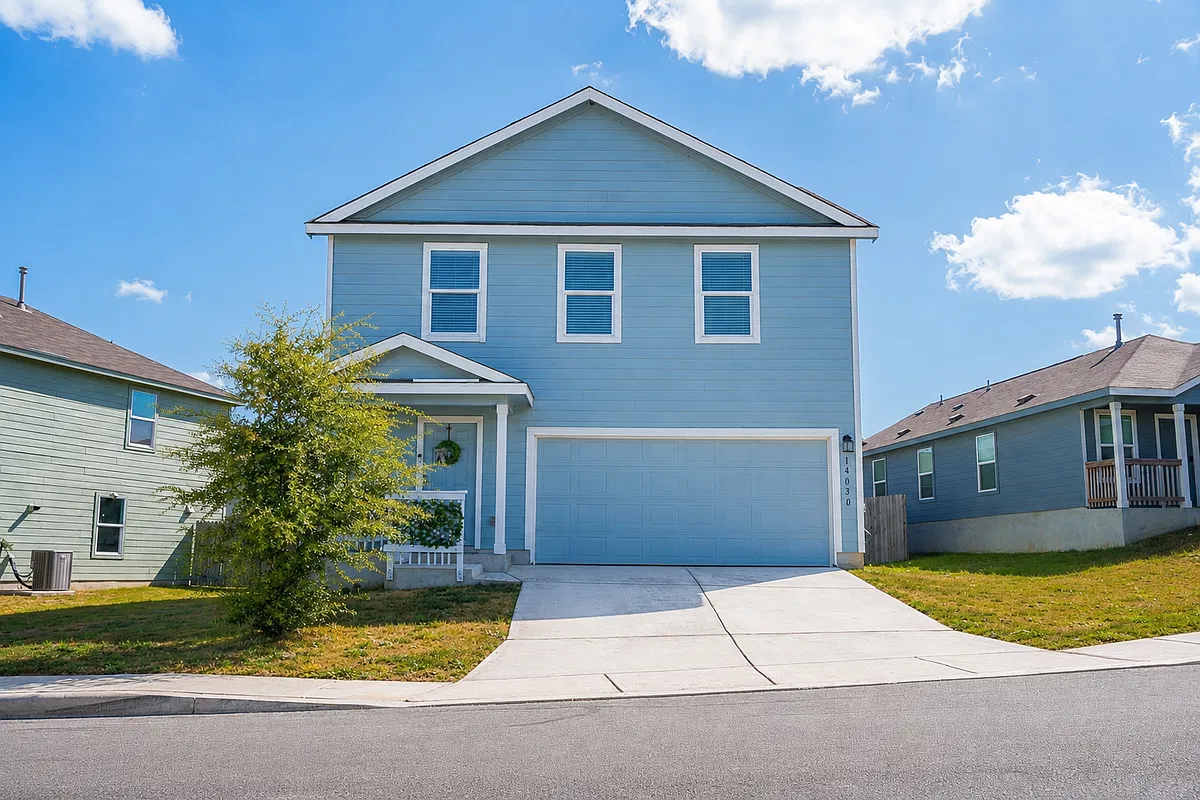 4 bed, 2.5 bath, 1950 sqft, $1,850 — Photo 1