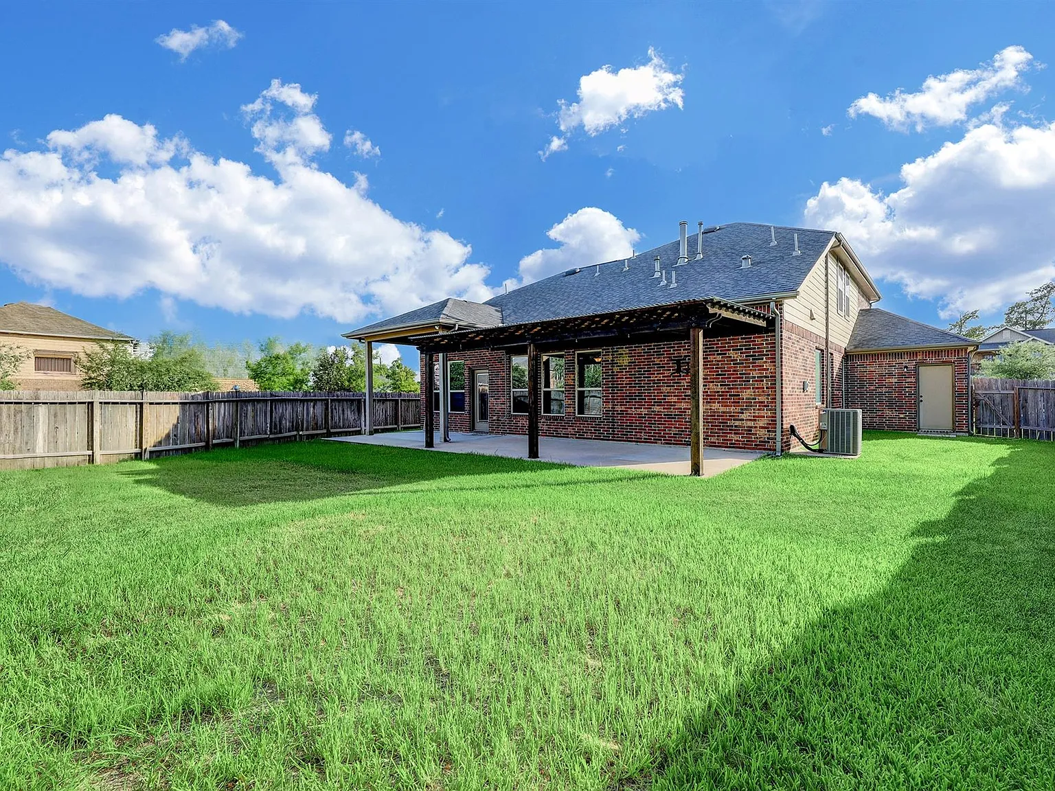 4 bed, 2.5 bath, 2420 sqft, $2,850 — Photo 3