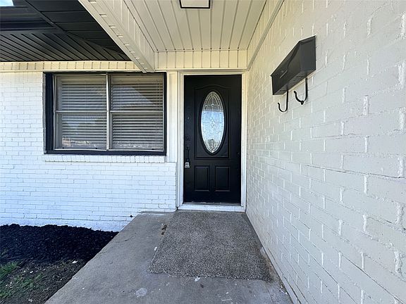 4th image of 1722 Hillcrest St